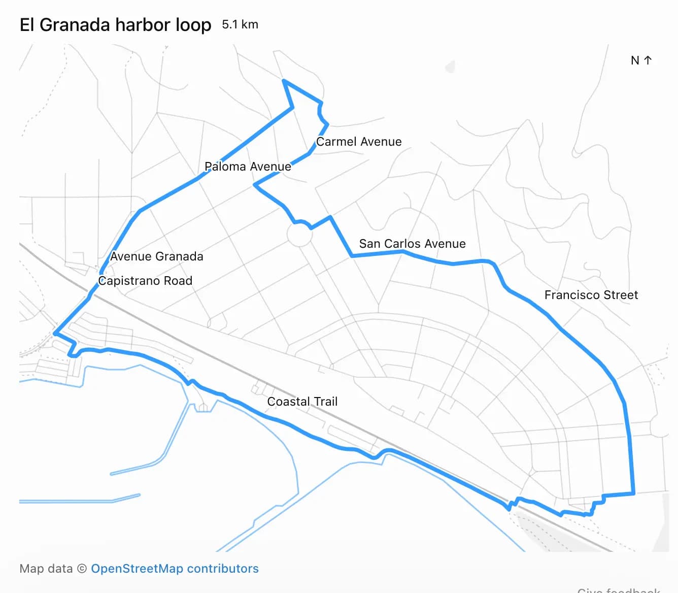 แผนที่ถนนที่มีเส้นสีน้ำเงินแสดงเส้นทางวิ่งวนระยะ 5.1 กิโลเมตร